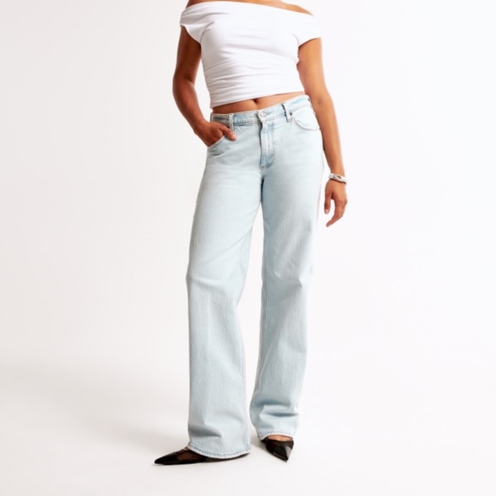 Abercrombie & Fitch The '90s Baggy Low Rise jeans in a light wash